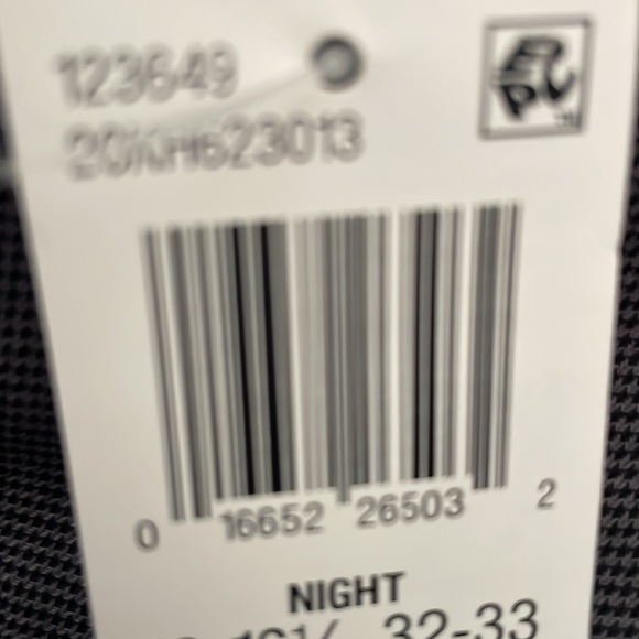 BRAND NEW!! Van Heusen wrinkle free Large (16-16.5) charcoal Button Down shirt - Picture 2 of 2